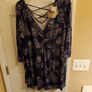 NWT!! Maternity top- 1X